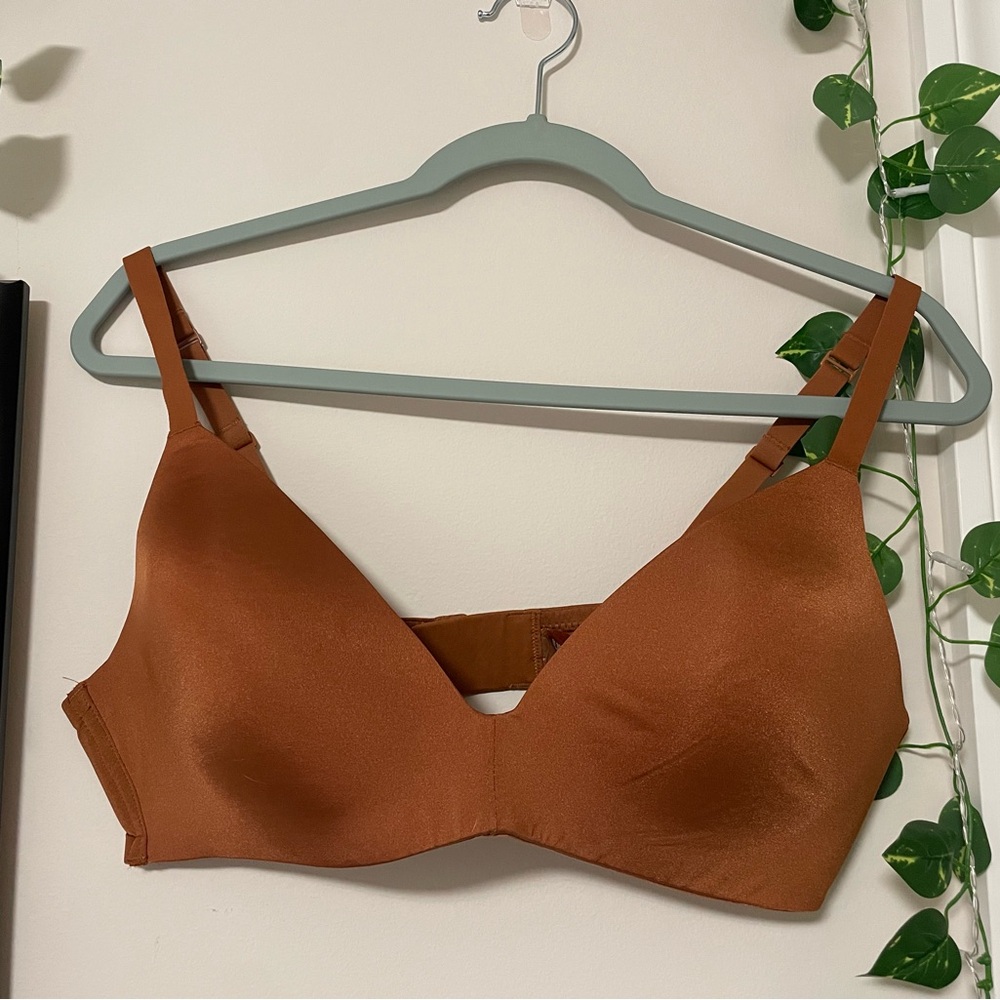 NWOT Skims T shirt bra